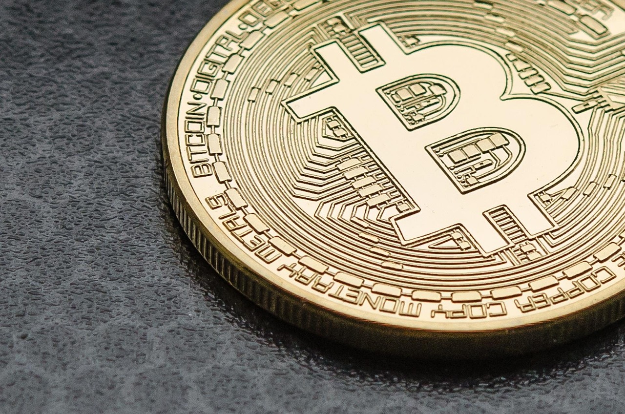 余弦：Hyperliquid上50倍杠杆巨鲸再以452万USDC做多ETH！爆仓价1391美元